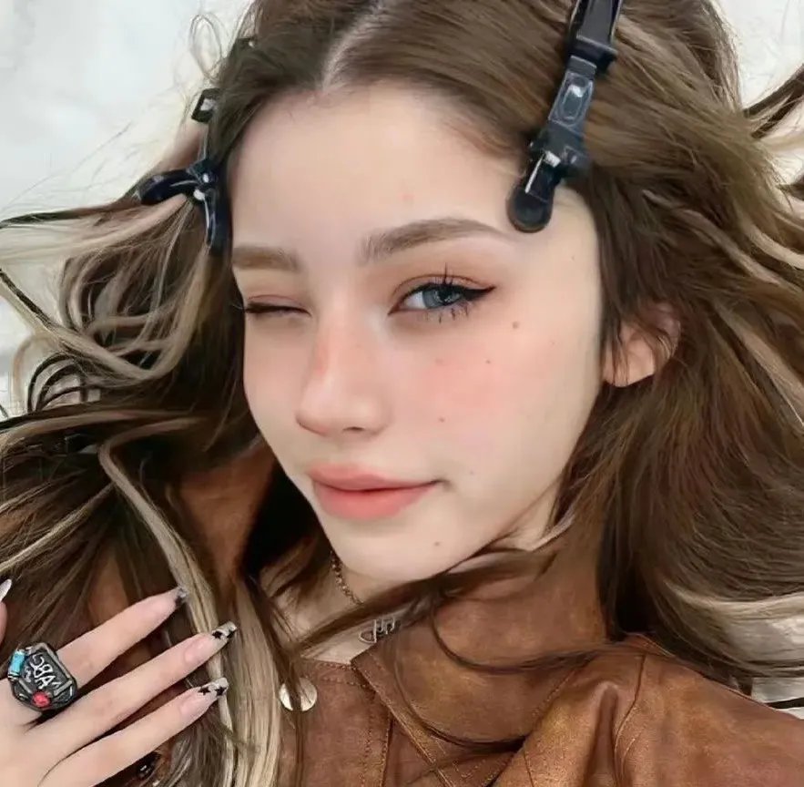 金彩应召站 封面